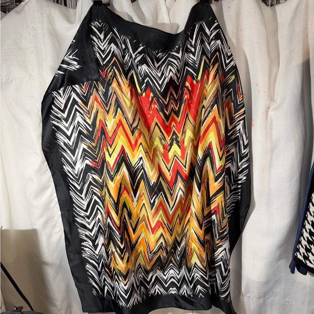 Vibrant Zigzag Patterned Scarf - image 4